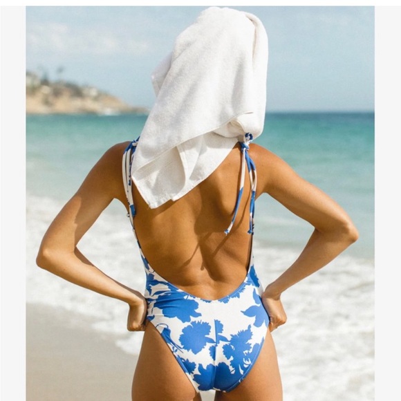 Ele Swims Swimsuit - Picture 2 of 6